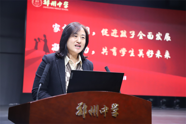 图片六 李兰校长总结讲话.JPG