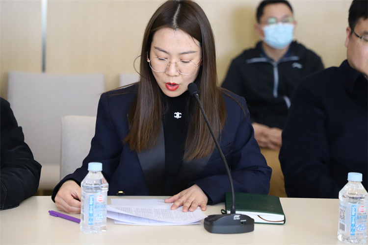 图片2：PGA教学中心校长刘欣宣读名单.JPG