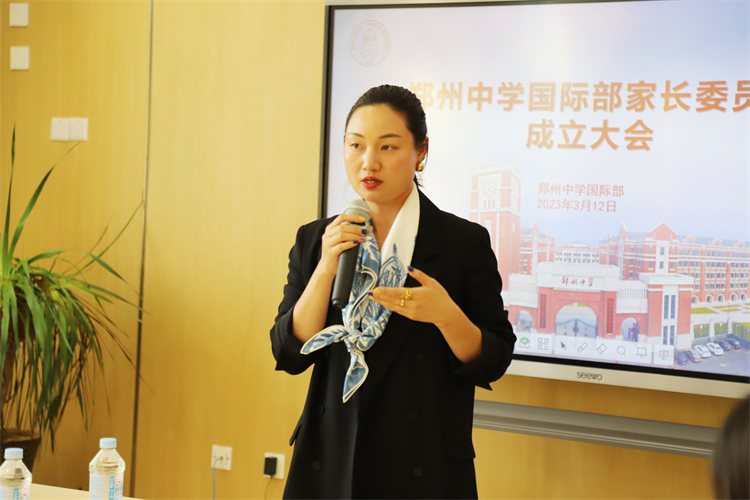 图片7：王艳玲女士履职发言.JPG