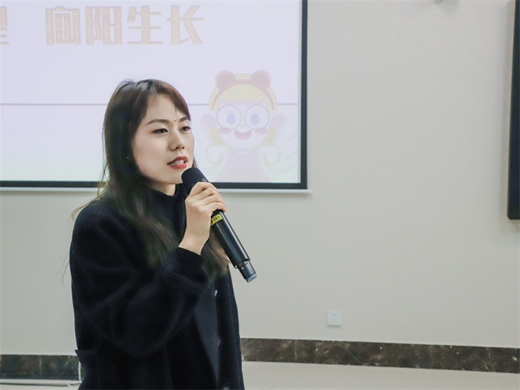 图片7：班主任林子雨老师做班会总结.jpg