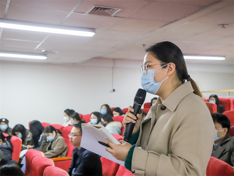 图片10：曹士娜老师点评班会.jpg