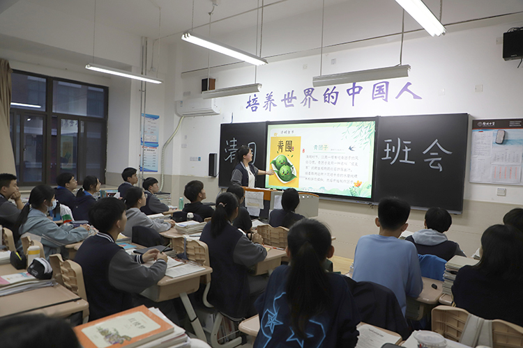 图片1：万译泽同学介绍清明节习俗.jpeg
