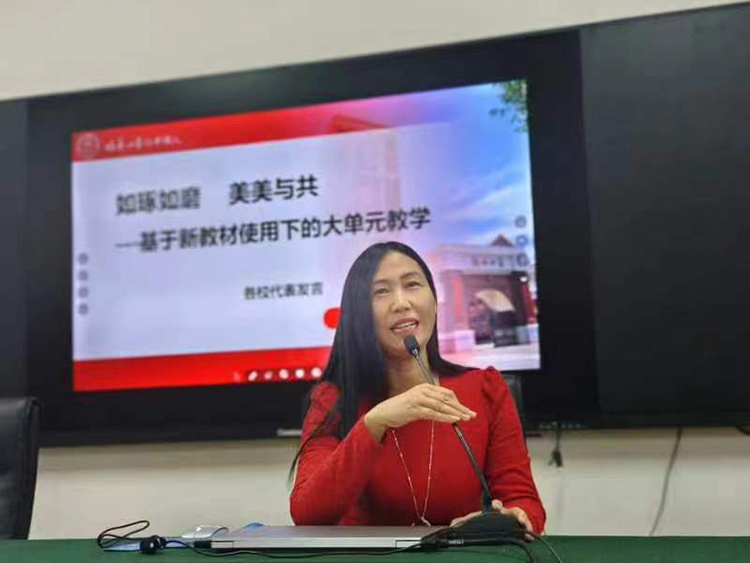 图一：教科室主任徐利霞老师发言.jpg