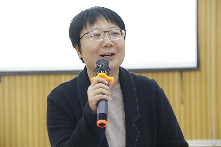 图片9：郑州中学副校长陈云霞发言.jpg