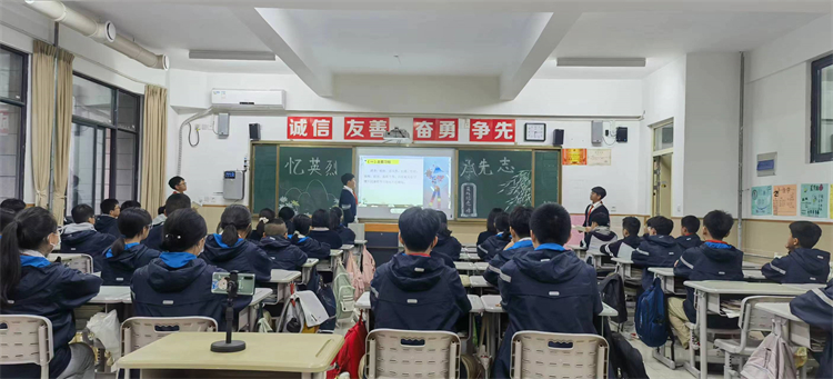 图片四 李花老师学生活动.jpg