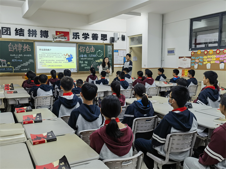 图片七 赵晓晓老师班会.jpg