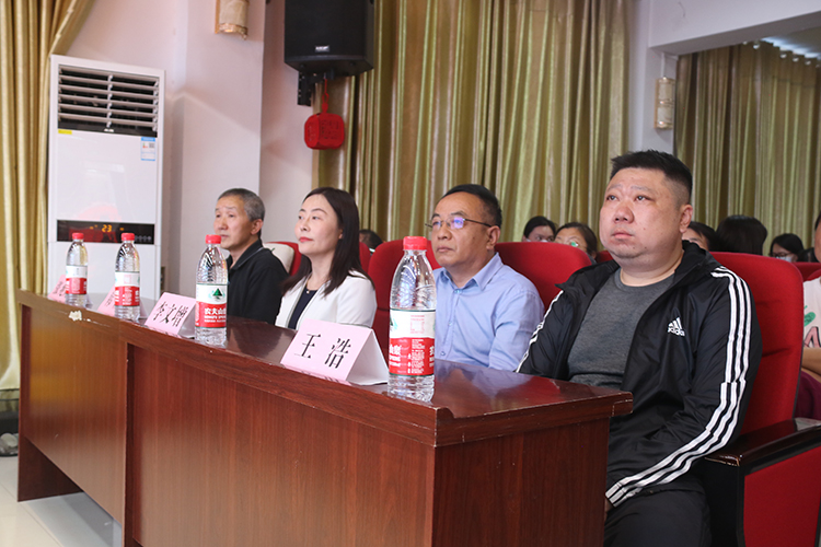 图片2：社区及学校领导出席活动.JPG