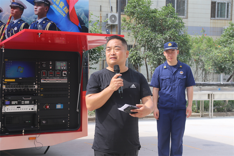 图片5：贺主任总结发言.JPG