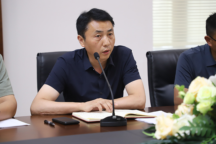 图片2：红梅街校区安保处副主任袁永超宣读防汛应急预案.jpg