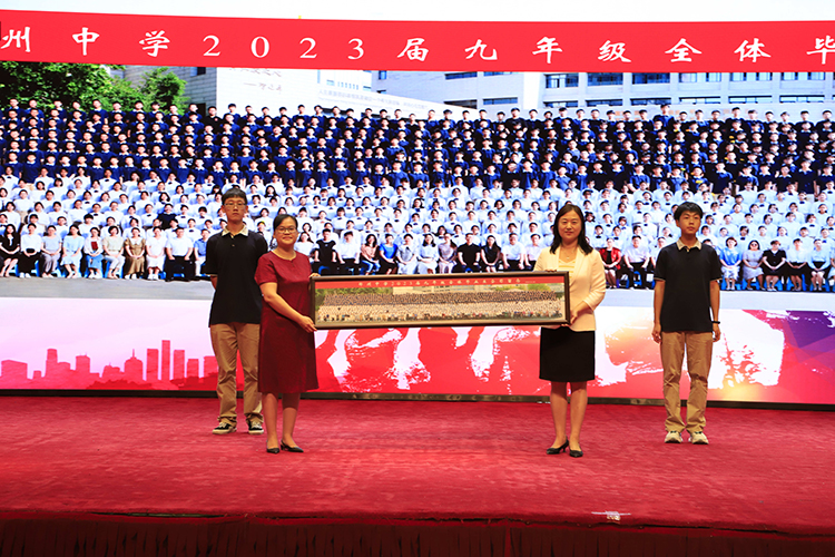 图片7九年级学子为母校献礼.JPG