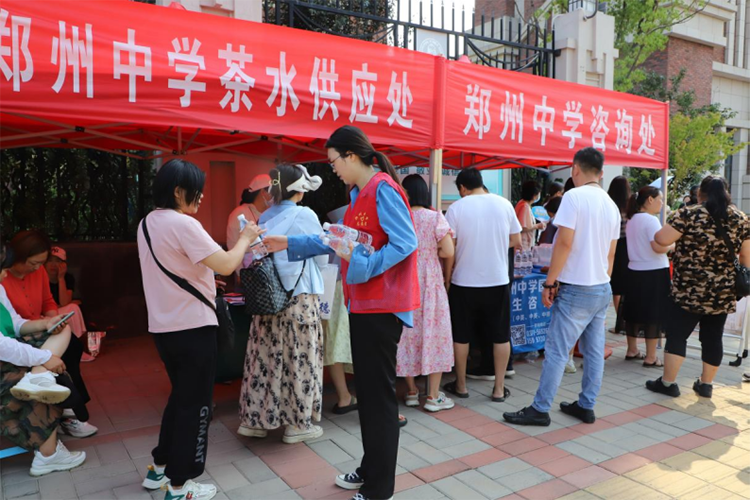 1_树新风助力清廉校园，暖心扉护航中招考试——郑州中学第一党总支中考期间开展党员志愿服务活动390.png