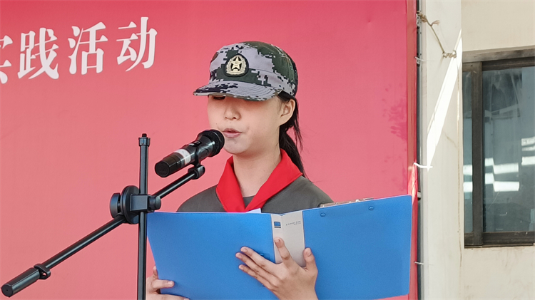 图片7：学生代表发言.jpg