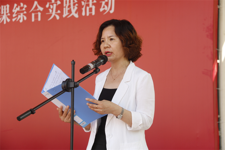 图片8：家长代表发言.JPG