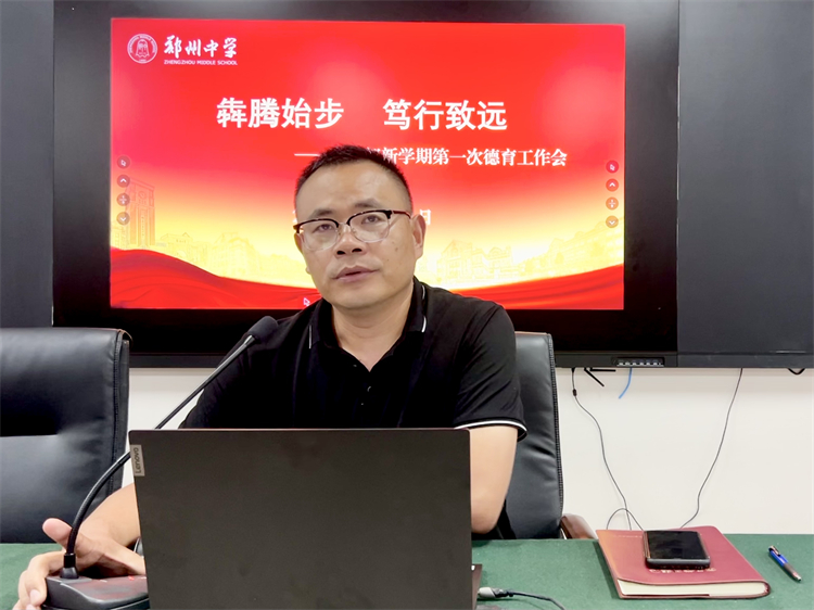 图二：学生发展与服务中心副主任殷成斌发言.jpg
