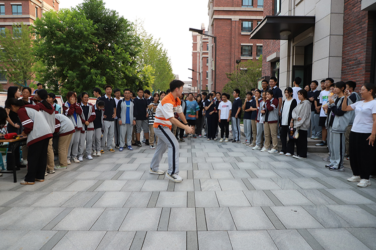 图片3：街舞社现场表演.JPG