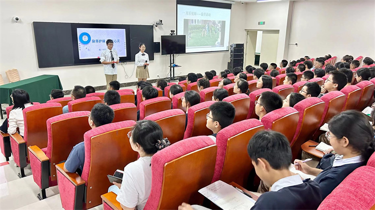 图片1：高中部开展主题班会观摩活动.jpg