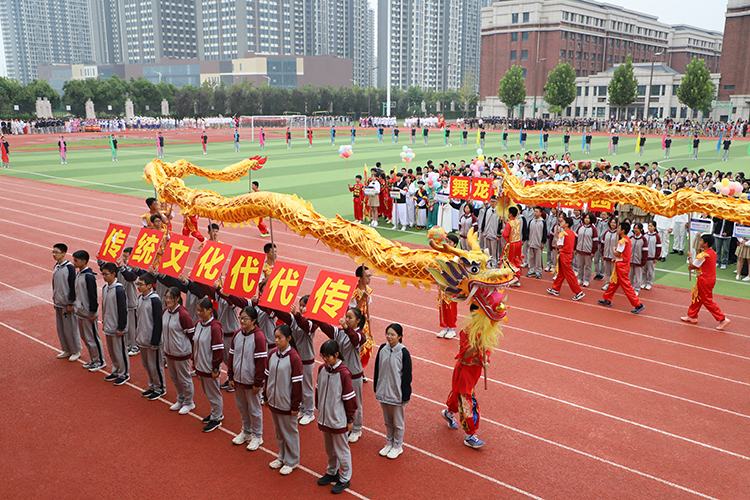 图片11：高一2班舞龙.JPG