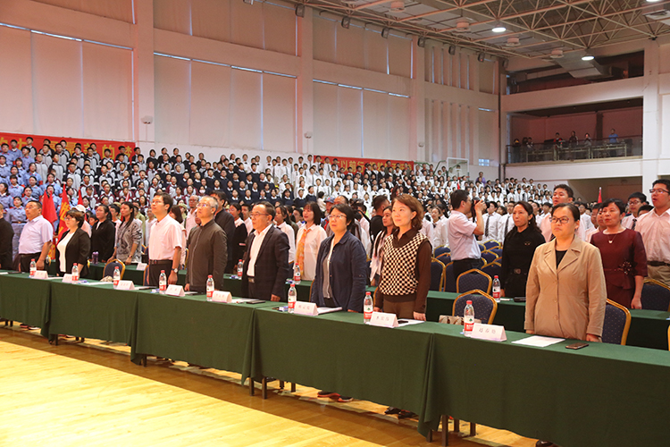 图片1：全体师生共唱国歌.JPG