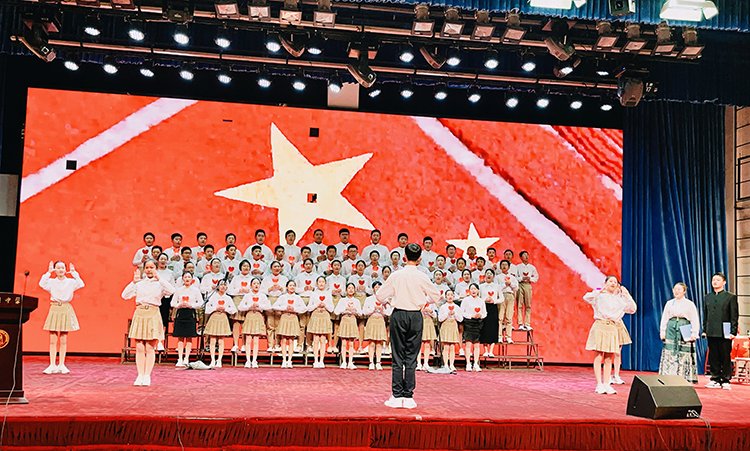图片7：班主任朗诵助阵《我爱你中国》.jpeg