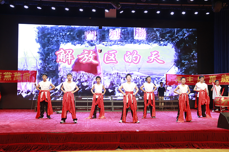 图片8：学生们雄姿英发，朝气蓬勃.JPG
