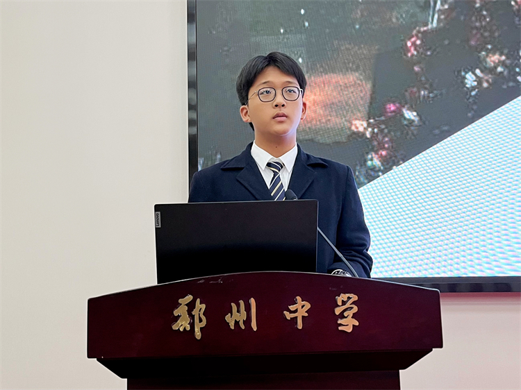 图4：高一2班李桥昂同学演讲.jpg