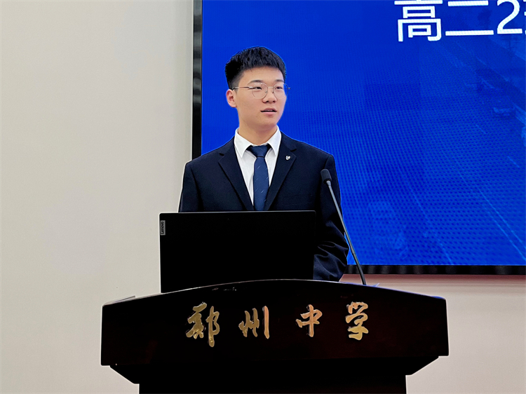 图6高二2班李文皓同学演讲.jpg