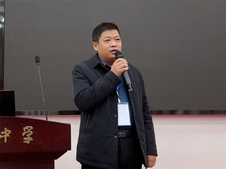 图12：党委委员、校长助理宁纪生作点评.jpg