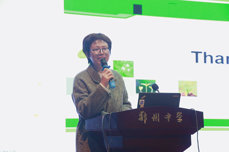 图片5.八年级年级主任赵志娟老师勉励学生.jpg