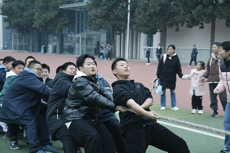 图片9 冠军班级拉绳子特写.JPG