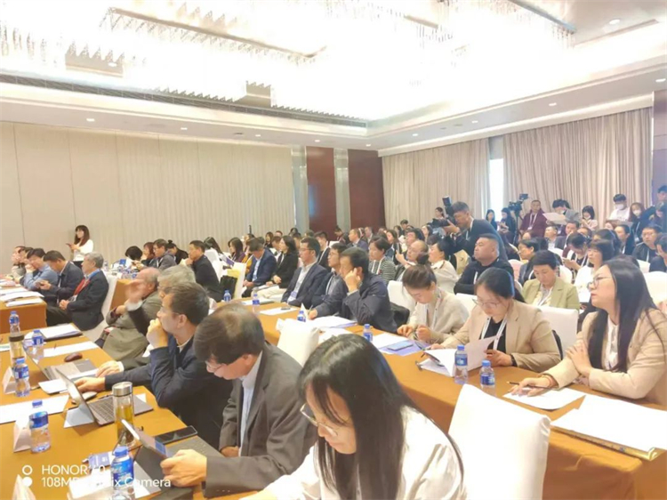 图片3：会议现场.jpg