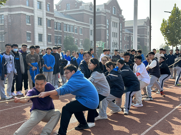 图片1：拔河比赛现场.jpg