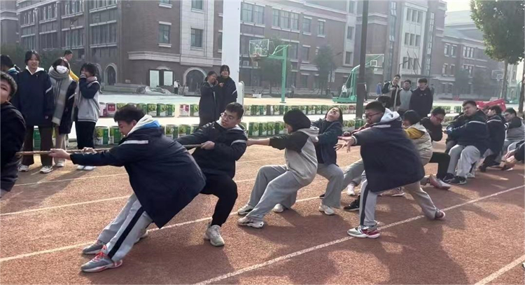 图片2：拔河比赛现场.jpg