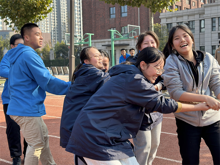 图片3：拔河比赛现场.jpg