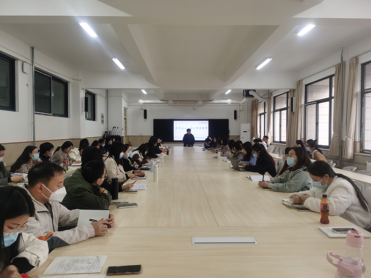 图1 青年教师培训会开始.jpg