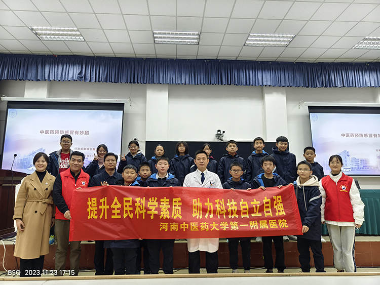 图片6：孟教授和师生合影留念.jpg