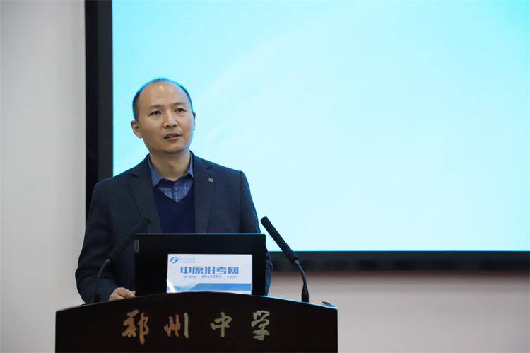 图片5：2021级少年班在校学生家长侯明刚先生分享备考经验及预科、本科学习体验.JPG