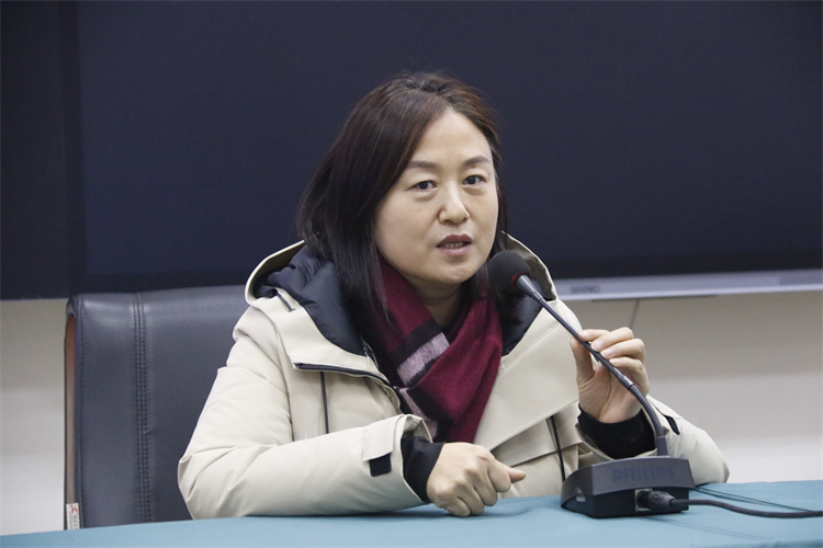图片4：党委委员、校长李兰发言.JPG