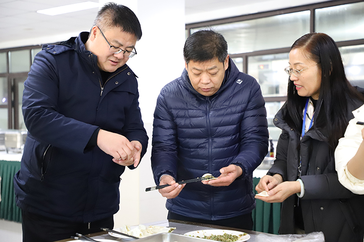 图片4：包饺子现场.JPG