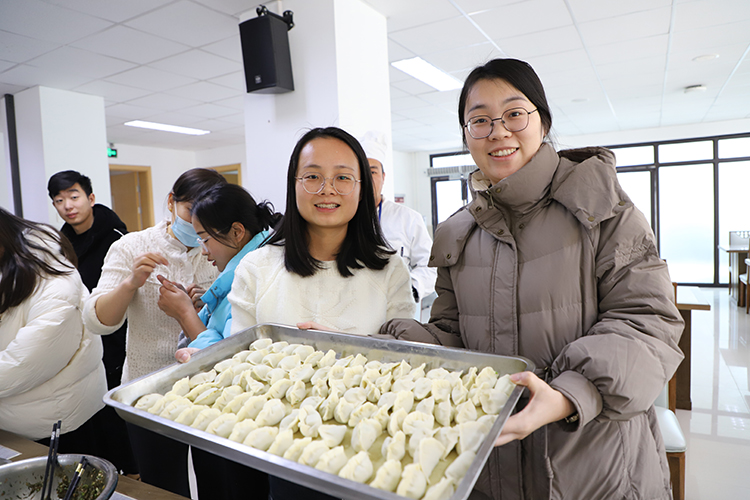图片6：包饺子现场.JPG