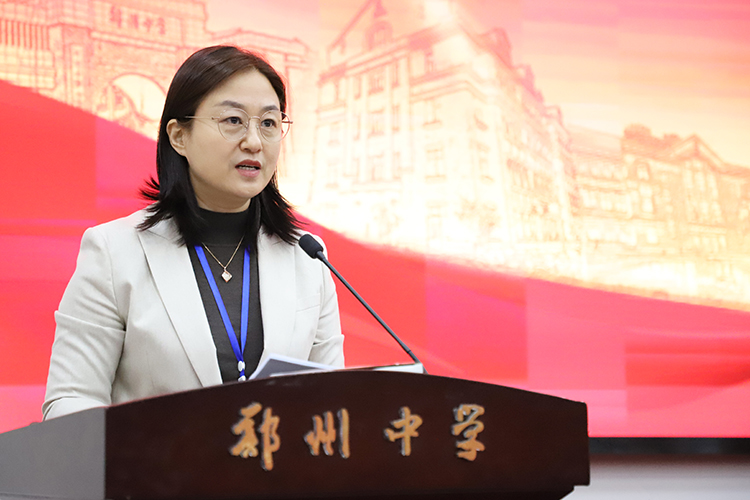 图6：李兰校长作学校年度工作报告.JPG