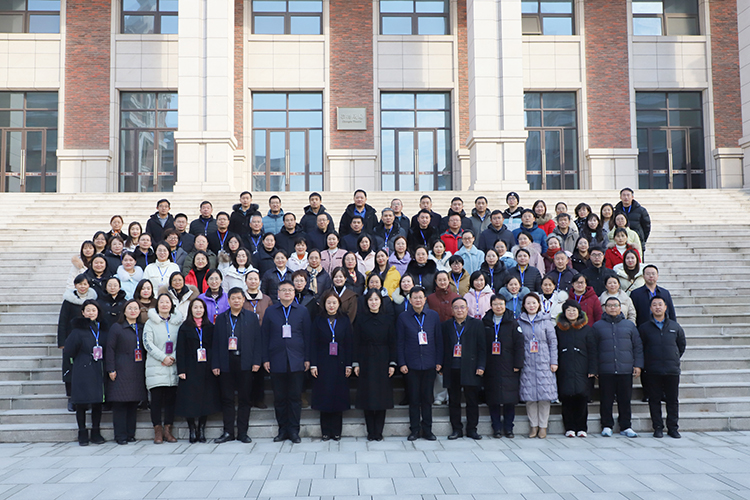 图片10：与会代表合影留念.JPG