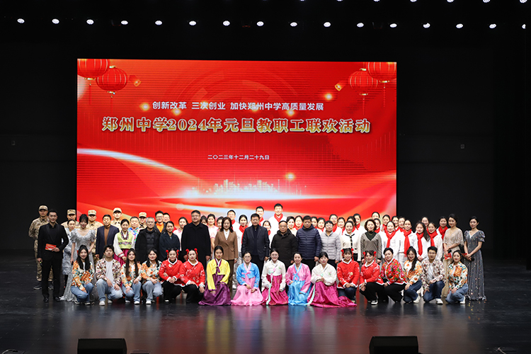 图片9：校领导和演员合影留念.JPG