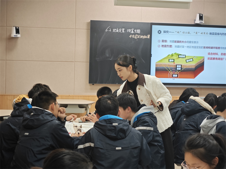 图片5：邢甜甜老师授课.jpg