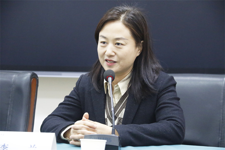 图片3 ：党委副书记、校长李兰对樱花街校区新学期的工作进行部署安排、提出具体要求.JPG