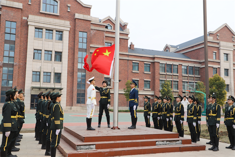 图3 升旗仪式.JPG