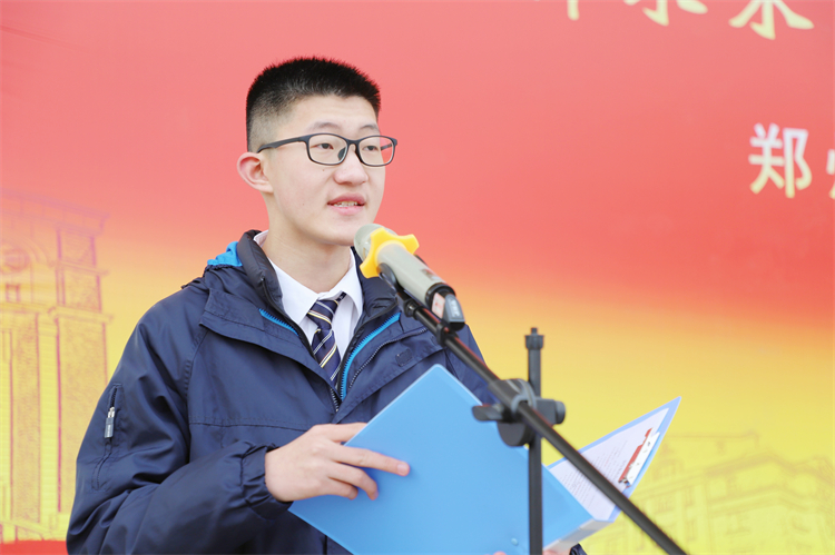 图4 学生代表发言.jpg