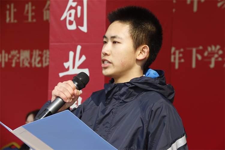 图片4： 学生代表发言.JPG