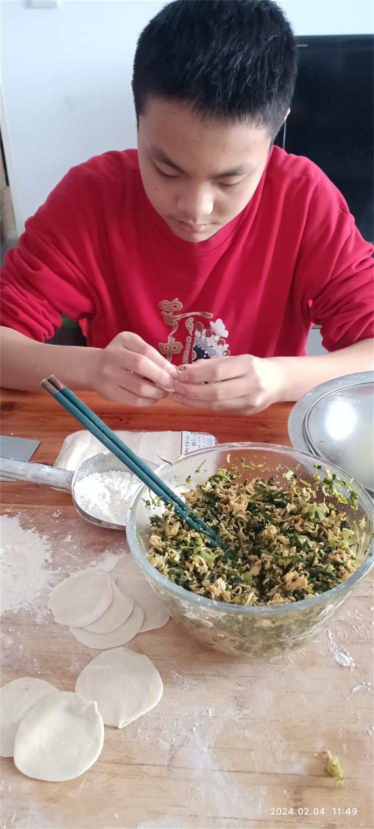 图片15：认真学习包饺子.jpg