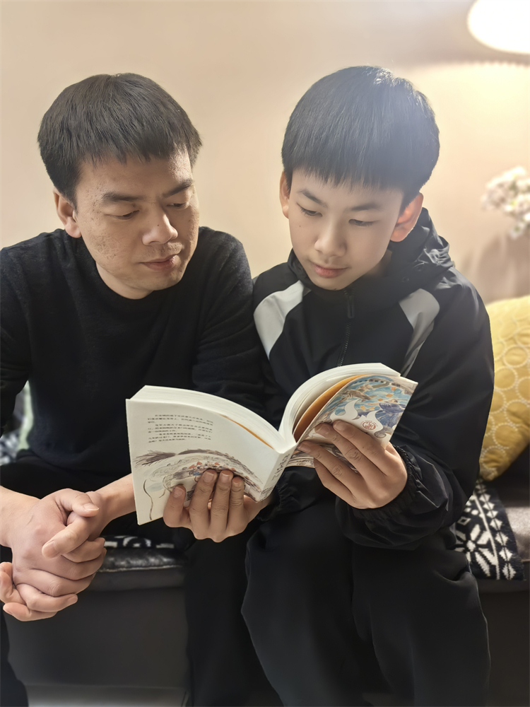 图片18 ：温馨的共读时光.jpg