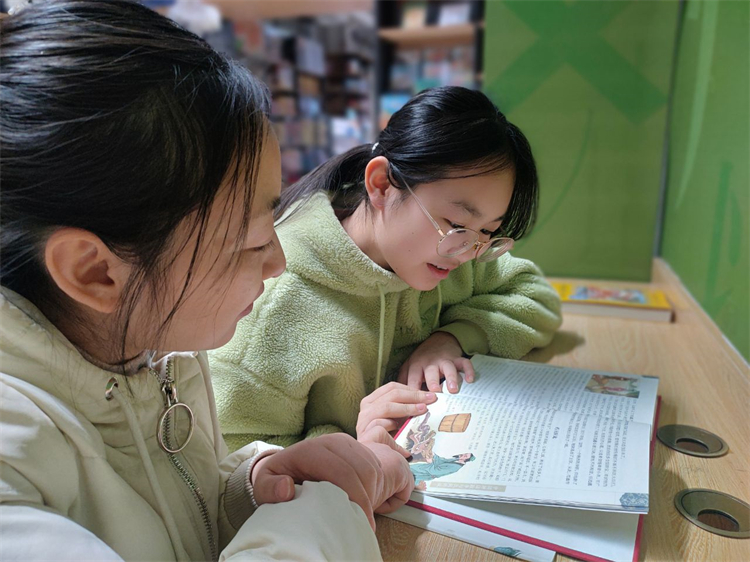 图片19：亲子共读，其乐融融.jpg